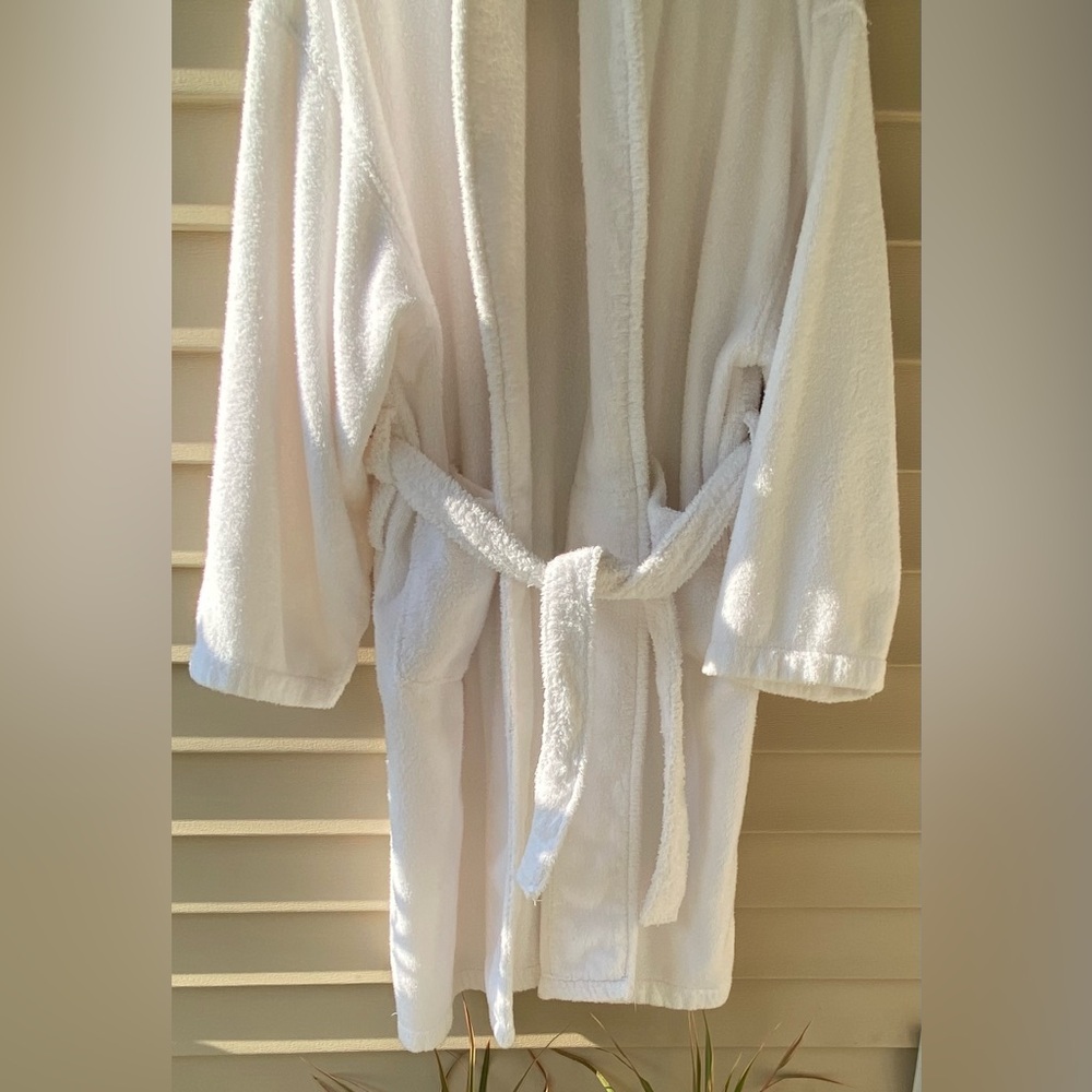 Gently Loved Sz-L/XL Robe By:”Hotel Collection” Luxurious💯Cotton White Bathrobe